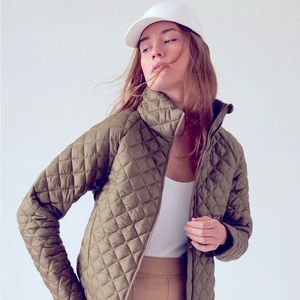 Athleta WHISPER FEATHERLESS PUFFER JACKET